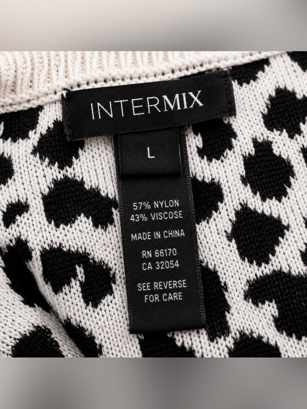 INTERMIX Animal Print Knit Sweater Large Black White Short Sleeve Luxe Pullover - Picture 6 of 7